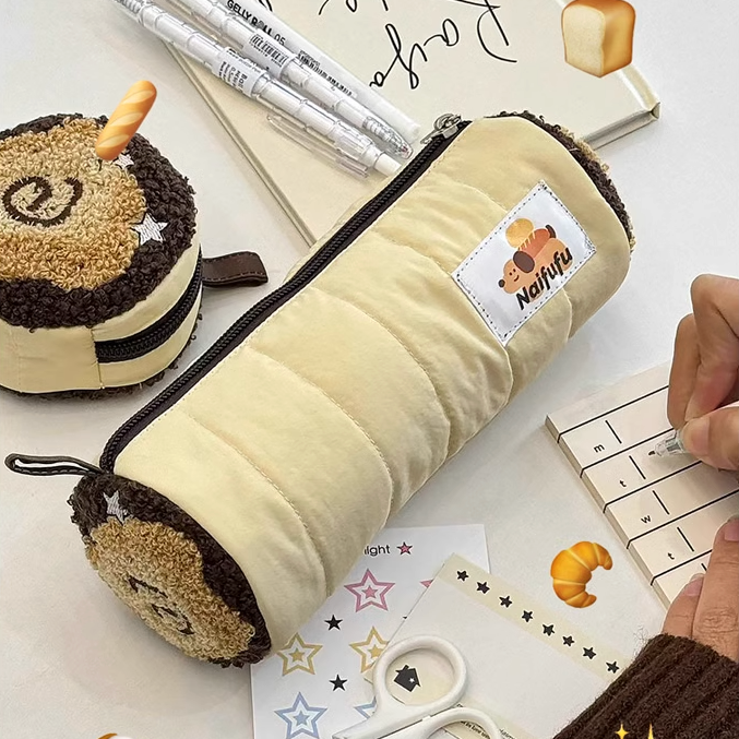 トレンド可愛いワンちゃん刺繍入り♪ふわふわイエローロールケーキ型ペンケース